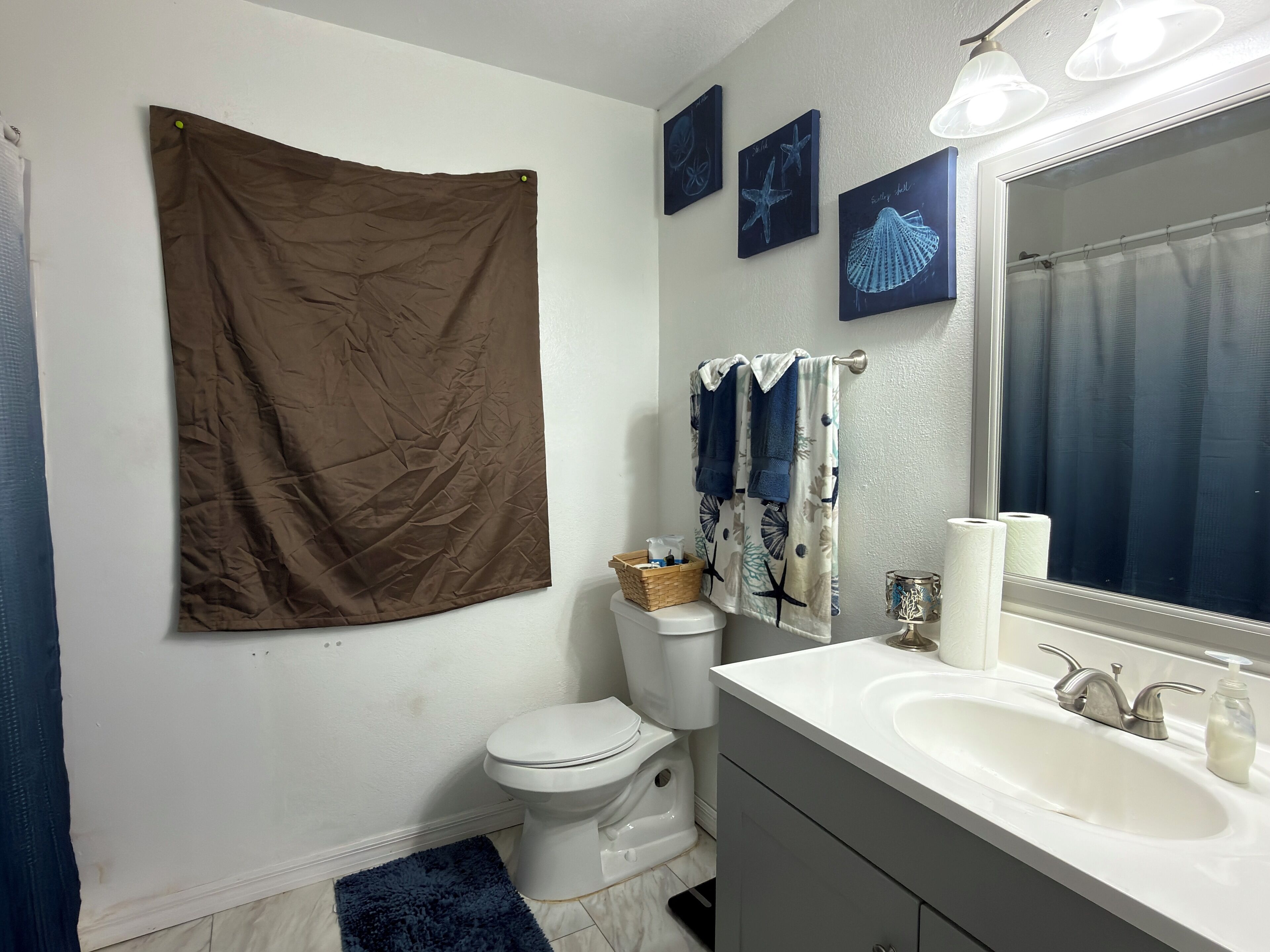 毛巾、肥皂、卫生纸