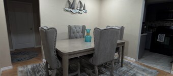 Affordable 1-bedroom King bed with amenity access in Thonotosassa