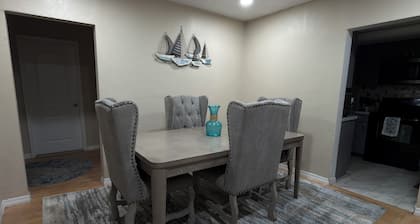 Affordable 1-bedroom King bed with amenity access in Thonotosassa