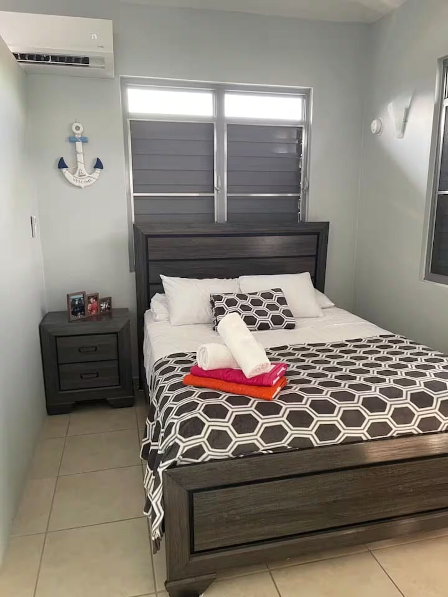 2 makuuhuonetta, silitysrauta/-lauta, ilmainen Wi-Fi, vuodevaatteet