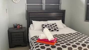 2 makuuhuonetta, silitysrauta/-lauta, ilmainen Wi-Fi, vuodevaatteet