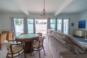 TV - Incrível e Ampla Casa a 200m da Praia da Enseada (Guarujá)