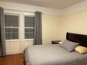 3 habitaciones, tabla de planchar con plancha, internet y ropa de cama 