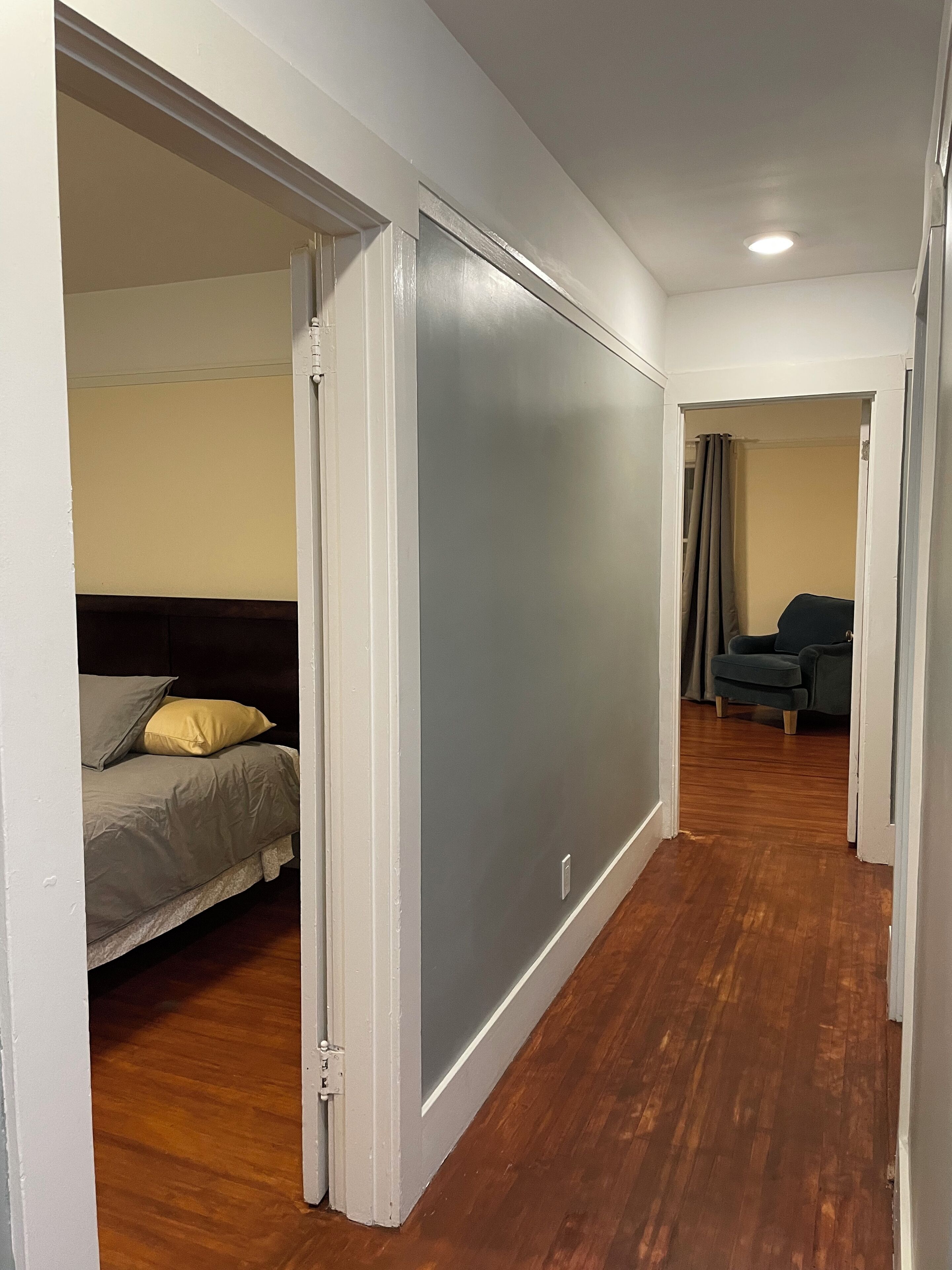 3 habitaciones, tabla de planchar con plancha y acceso a internet 