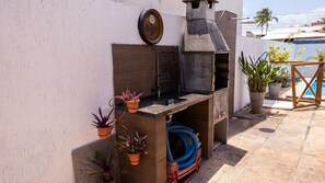 Terrace/patio - Casa com Wi-Fi, Piscina e Garagem a 550m da Praia (Lauro de Freitas)