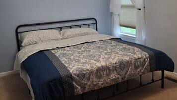4 slaapkamers, een strijkplank/strijkijzer, internet, beddengoed