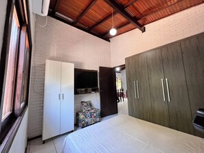 2 bedrooms, iron/ironing board, free WiFi, bed sheets - Casa de Campo Pet Friendly com Churrasqueira (Santo Antônio da Patrulha)