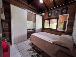 2 quartos, ferros/tábuas de passar roupa, Wi-Fi de cortesia