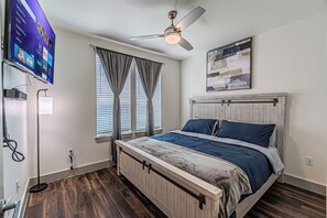 Iron/ironing board, WiFi, bed sheets - Peaceful cozy retreat (Addison)