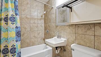 Basic Single Room, City View | Desk, laptop workspace, free WiFi