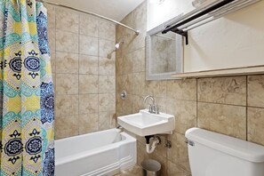 Yhden hengen perushuone, kaupunkinäköala | Työpöytä, kannettavalle tietokoneelle sopiva työtila, ilmainen Wi-Fi