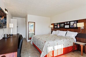 Desk, laptop workspace, free WiFi - Temple View Inn Ogden (Ogden)