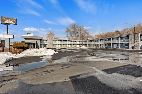 Fachada de la propiedad. Temple View Inn Ogden