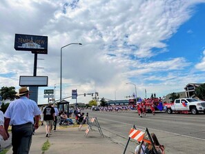 Basic Single Room, City View | Terrace/patio - Temple View Inn Ogden (Ogden)