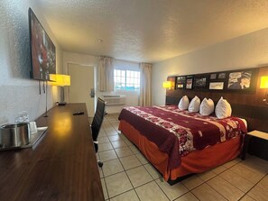 Desk, laptop workspace, free WiFi - Temple View Inn Ogden (Ogden)