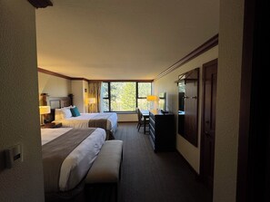 Iron/ironing board, WiFi, bed sheets - Palisades Tahoe Slopeside Skiing! - 2 Queen with Valley Views! (Olympic Valley)