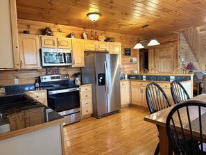 Fridge, microwave, oven, stovetop - Mountain Views + Hot Tub + Firepit (Boone)