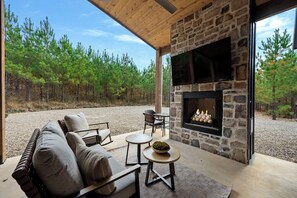 Terrace/patio - Romantic Private Couples Cabin Hot Tub & Dry Sauna (Broken Bow)