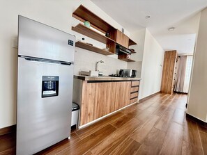 Microondas, horno y placa de cocina