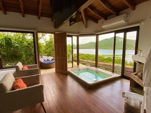 Suite Deluxe, lanai, vista a la playa | Interior