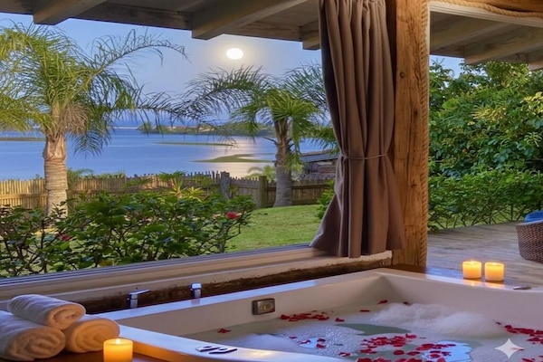 Suite – premium, lanai, strandutsikt | Utendørs boblebad