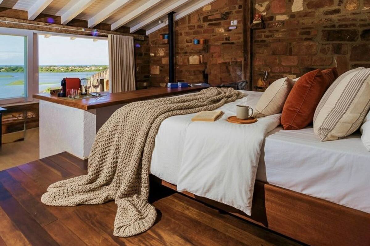 Suite superior, 1 cama King size, lanai, vista a la playa | Espacio para trabajar con laptop y wifi gratis