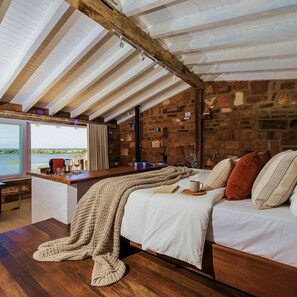 Superior Suite, 1 King Bed, Lanai, Beach View | Laptop workspace, free WiFi - HOSPEDARIA PONTA DA PITEIRA (Imbituba)