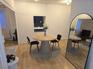 Dining - L'Ecrin Bleu - Couple & pros - WiFi - Station & Hyper Centre (Angoulême)