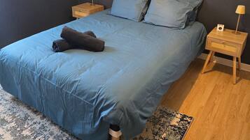 Iron/ironing board, WiFi, bed sheets