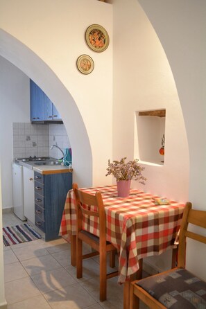 Standard Studio, Garden View | Private kitchen