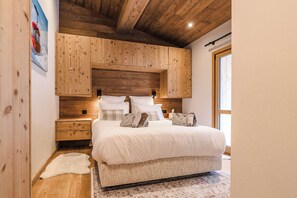 5 slaapkamers, een strijkplank/strijkijzer, wifi, beddengoed