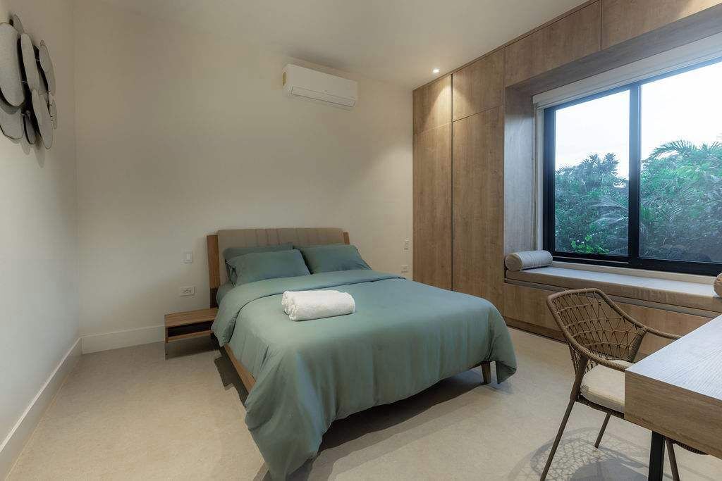 Travel crib, WiFi, bed sheets