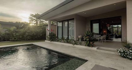 Hillside Oceanview Home with Pool in Venao