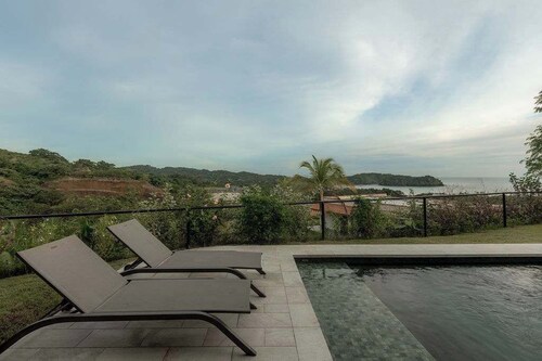 Hillside Oceanview Home with Pool in Venao