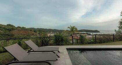 Hillside Oceanview Home with Pool in Venao