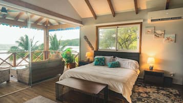 Desk, WiFi, bed sheets