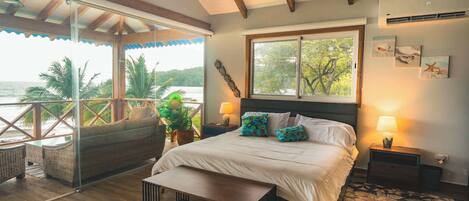 Desk, WiFi, bed sheets