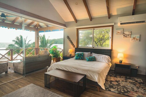 Beachfront Villa with Pool at the Heart of Venao