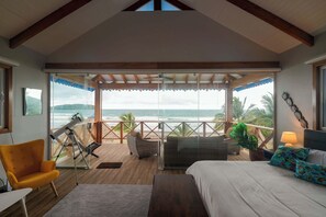 Escritorio, wifi y ropa de cama 