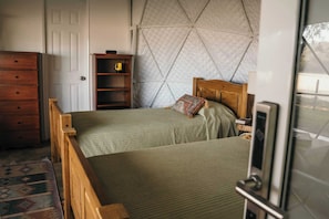 Skrivebord, wi-fi og sengetøy