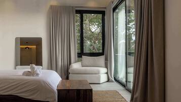4 bedrooms, desk, iron/ironing board, WiFi