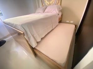 2 bedrooms, desk, iron/ironing board, free WiFi