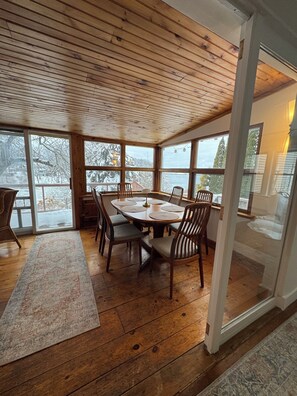 تناول الطعام