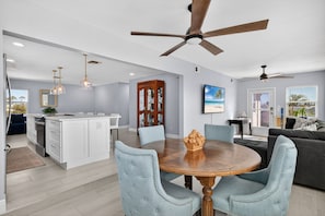 Dining - Gulf access canal home- 2 Blocks from the Gulf of America (Fort Myers Beach)