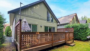 Exterior - Falcon's Rest is a perfect spot to unwind.  Special rates for long stay. (Parksville)