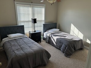 3 Schlafzimmer, Bügeleisen/Bügelbrett, WLAN, Bettwäsche