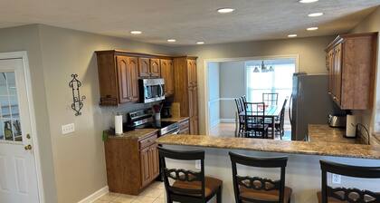 Enjoy mama’s House in a quiet little area of Crofton ky