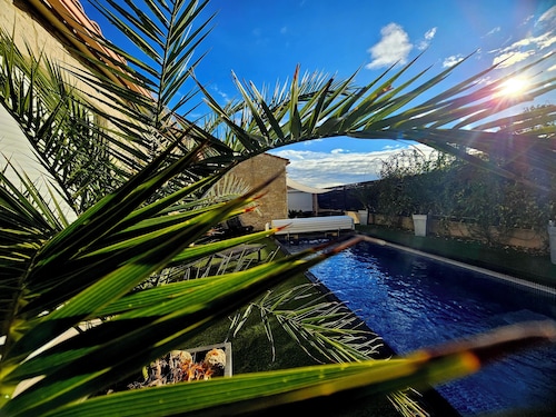 Les Oliviers du Pouget -Superb villa with heated pool & air conditioning