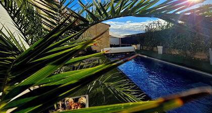 Les Oliviers du Pouget -Superb villa with heated pool & air conditioning
