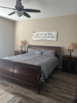 WiFi, bed sheets - The Dry Hollow Getaway (Dahlonega)